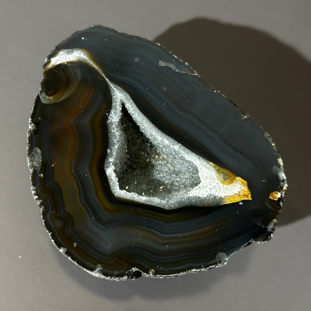 Ahāta Geodes puse (guļoša)