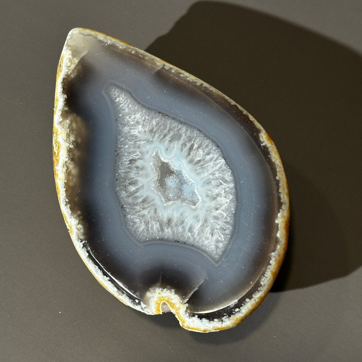 Ahāta Geodes puse (guļoša)