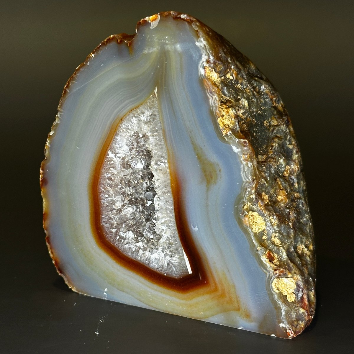 Ahāta Geodes puse (stāvoša)