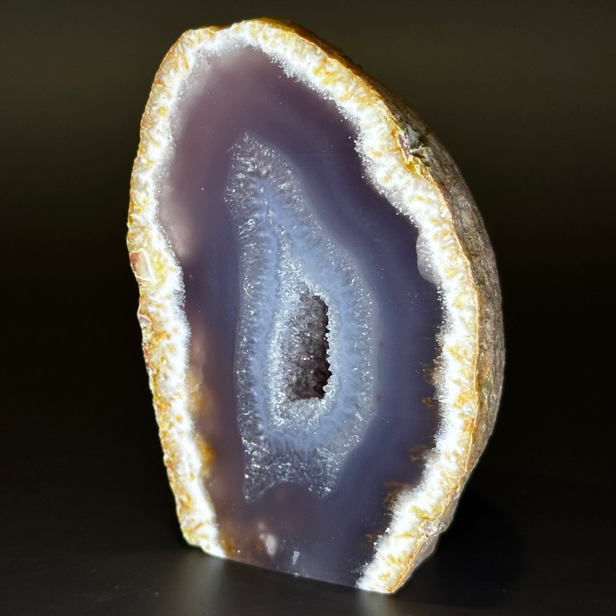 Ahāta Geodes puse (stāvoša)