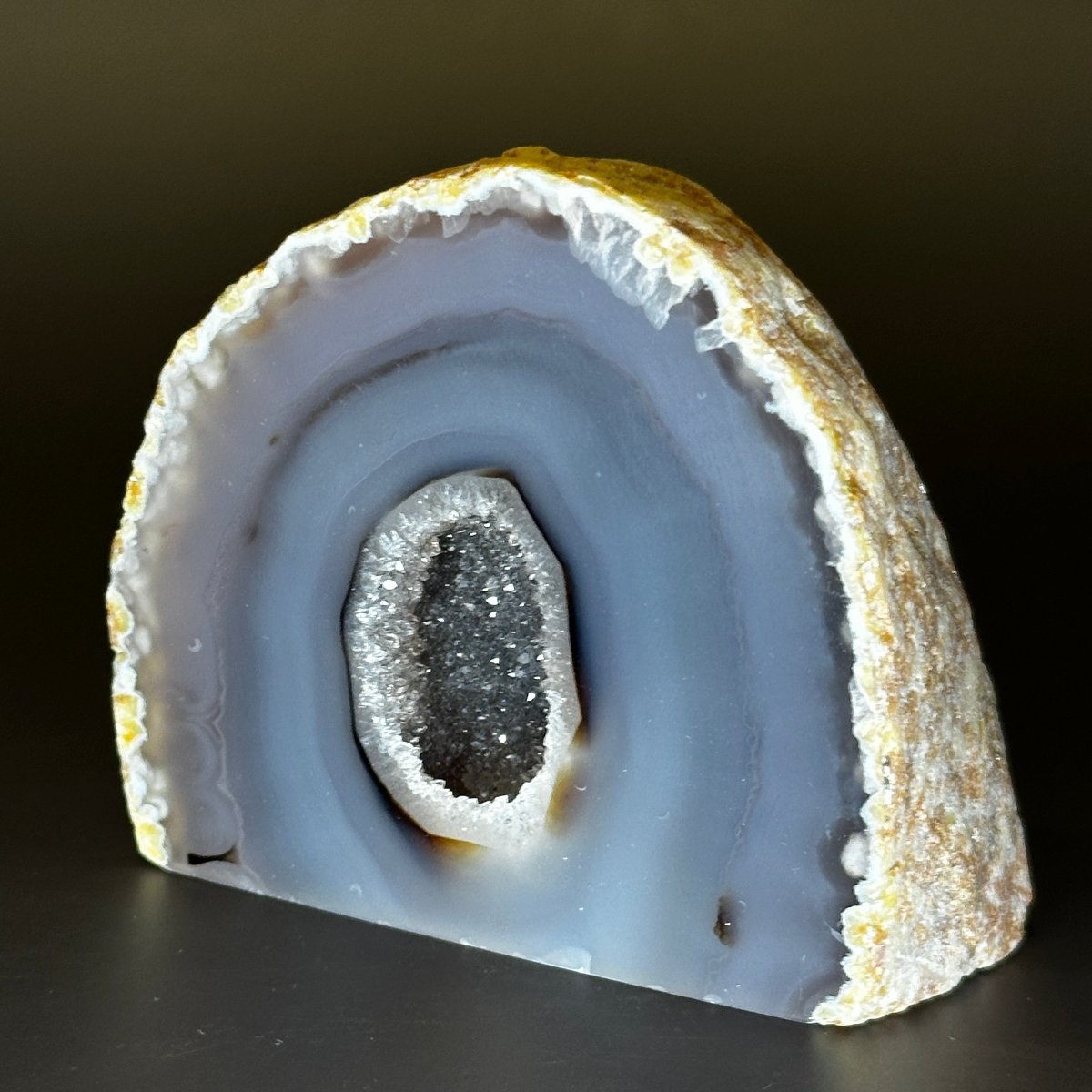 Ahāta Geodes puse (stāvoša)