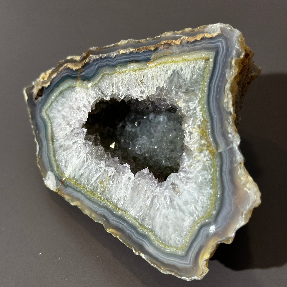 Ahāta Geodes puse (guļoša)